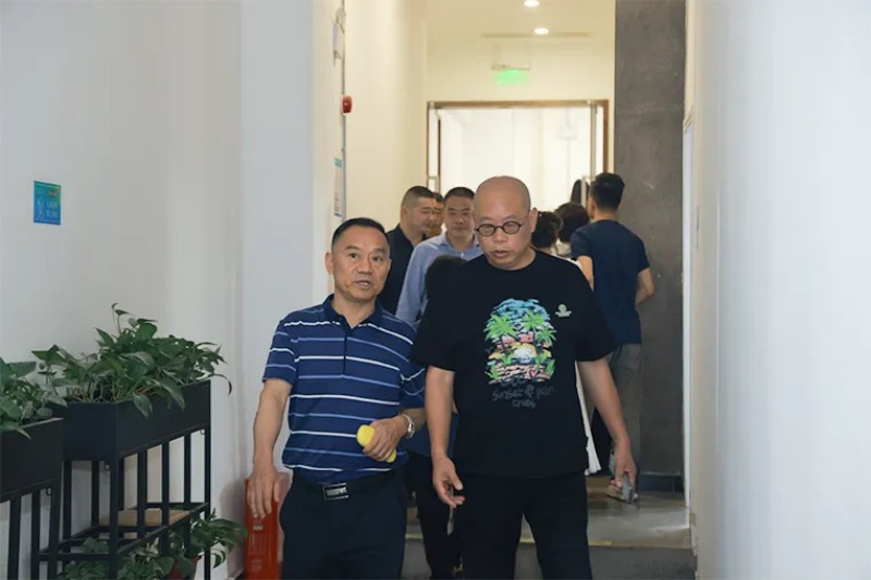 省人大常委會副秘書長張揚軍帶隊調(diào)研寶寶秀傳媒：點贊直播新業(yè)態(tài)，共繪文化創(chuàng)新藍圖